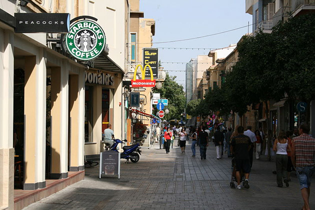 9. a quelques metres de la rue Ermou, le centre ville chypriote grec